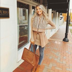 Fur collar vest!